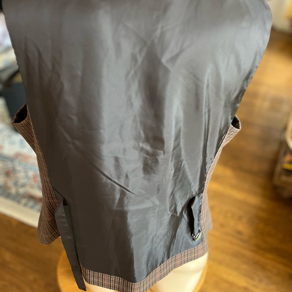 Tommy Hilfiger Women's Classic Fit Brown Plaid
Vest Size 16 - Picture 7 of 10